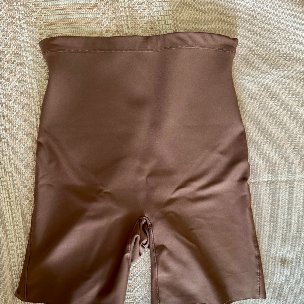 SKIMS Body Midrise Short